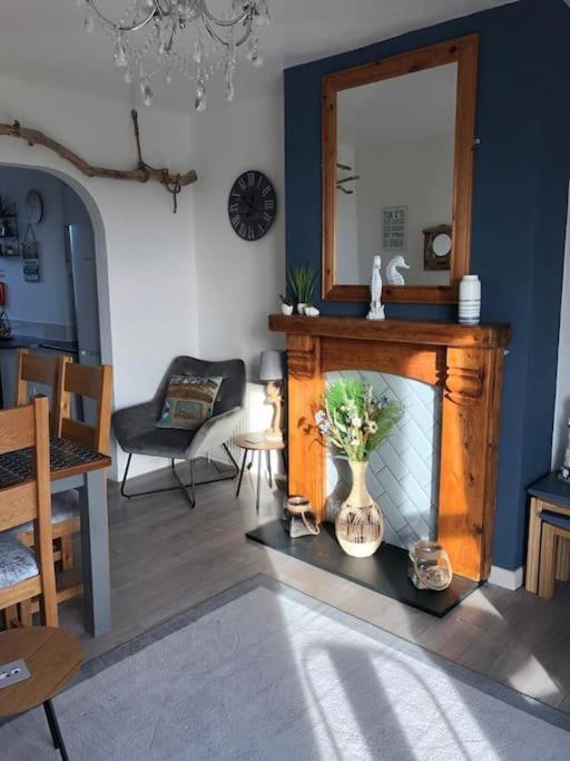 First Floor Apartment With Mountain Views Tywyn Exterior foto